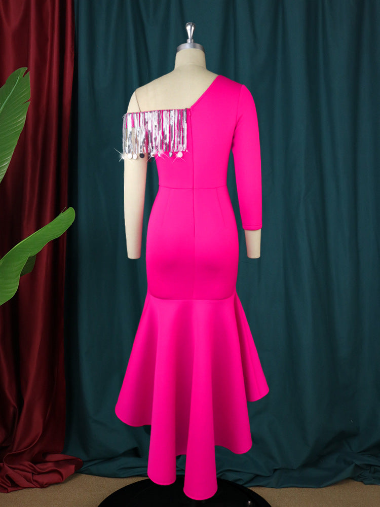 Damen elegantes Kleid mit asymmetrischem Ausschnitt und schwingendem Rüschenrock Echo Archiv