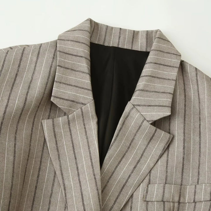 Damen taillierter Nadelstreifen-Blazer mit dekorativem Gürtel und Pattentaschen – Valéne