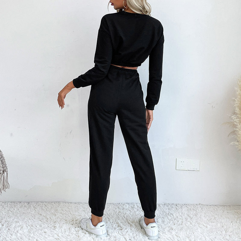 Damen Kurzgeschnittenes Loungewear-Set mit Twist-Oberteil und hochtaillierter Jogginghose Echoarchiv
