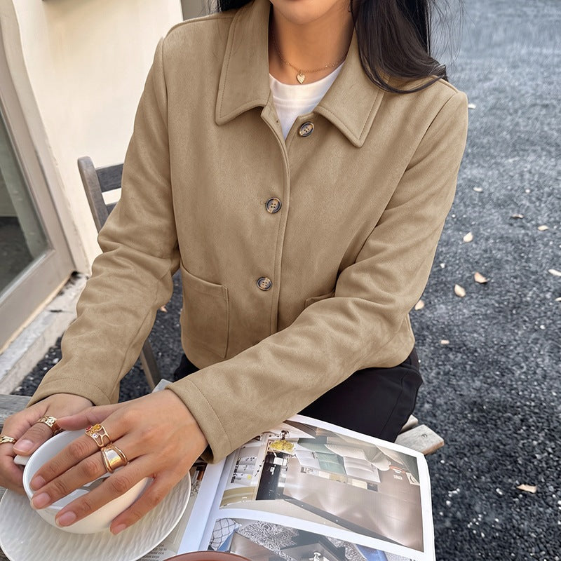 Damen Kurzjacke aus Wildleder‑Optik mit Hemdkragen und aufgesetzten Taschen Echoarchiv