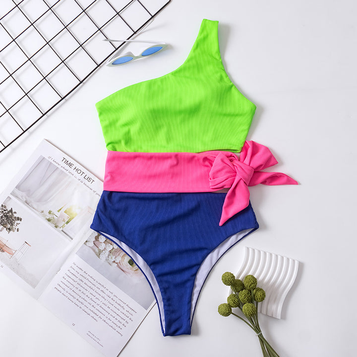Damen Einteiliger Badeanzug mit asymmetrischem Design und modischem Wickelbund Echo Archiv