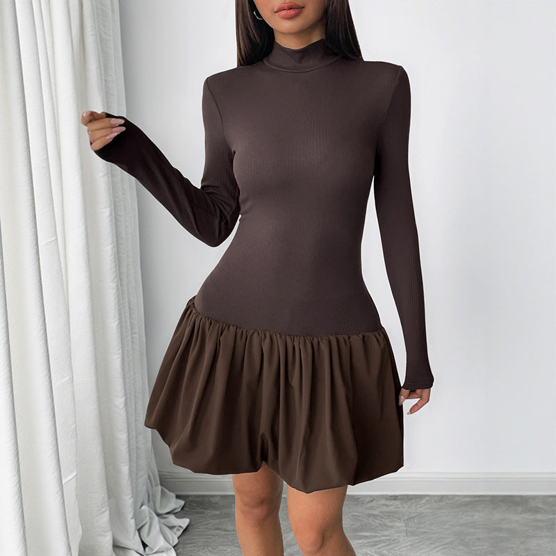 Damen Langes Kleid mit Rüschen- und Rollkragen Echo Archiv