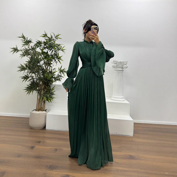 Damen Maxikleid mit figurschmeichelndem Schnitt und eleganter Raffung Echoarchiv