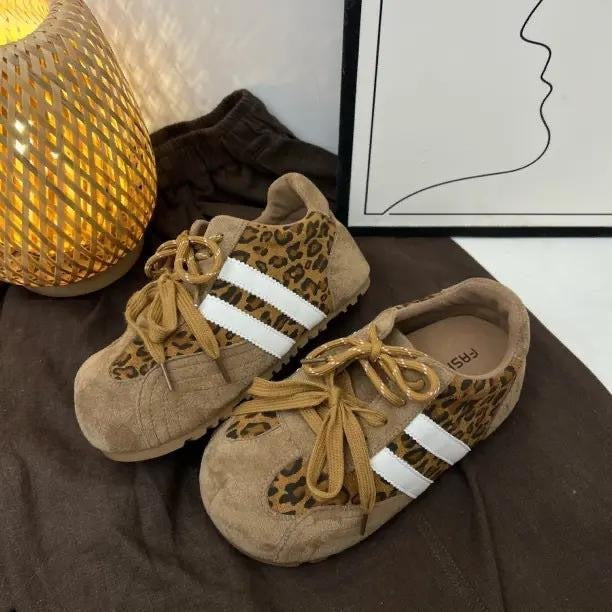 Damen modische Riemchen Sneaker aus Wildleder Echo Archiv