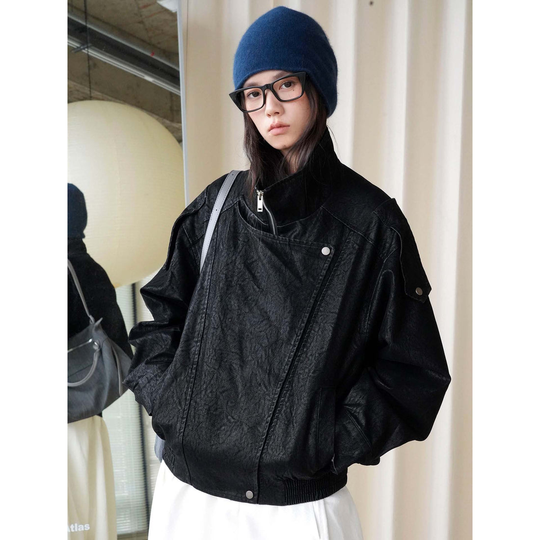 Damen Oversized Lederjacke mit hohem Kragen und asymmetrischer Druckknopfleiste Echoarchiv