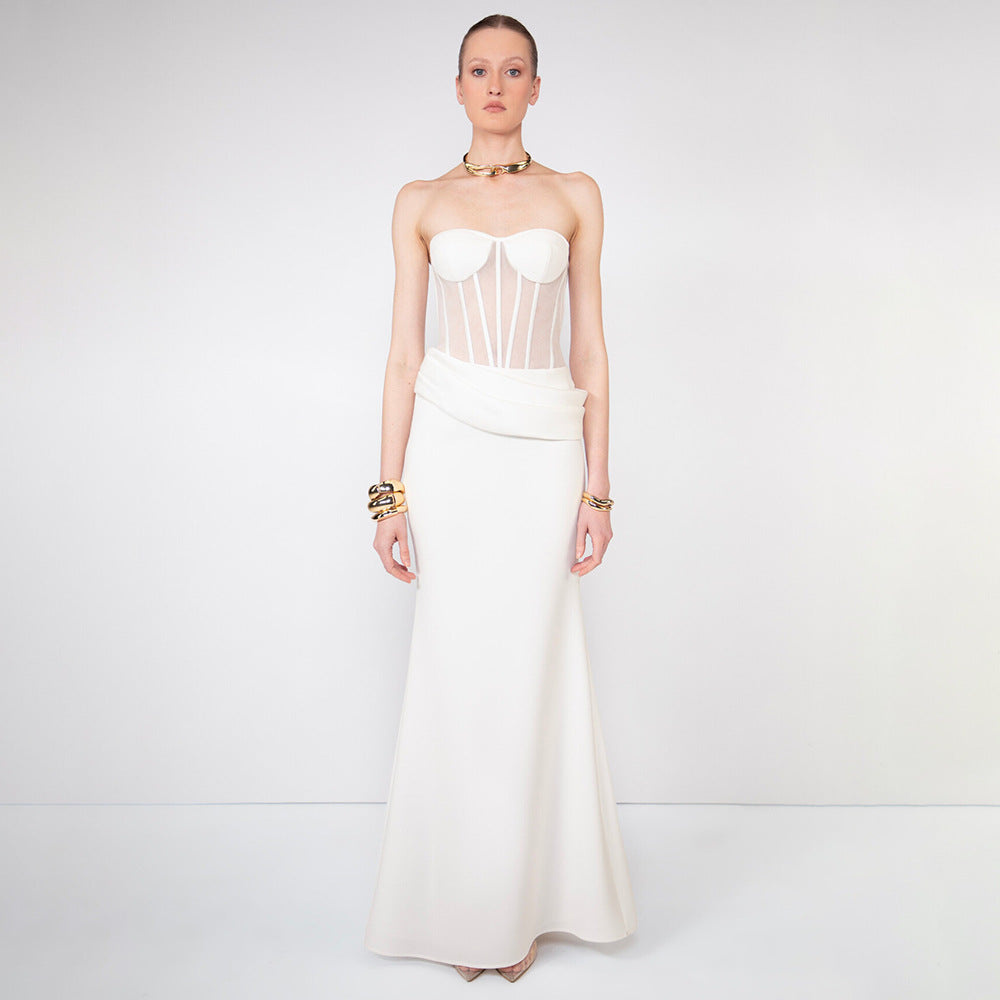 Damen figurumspielendes Abendkleid mit tailliertem Oberteil und fließendem Rock Echo Archiv