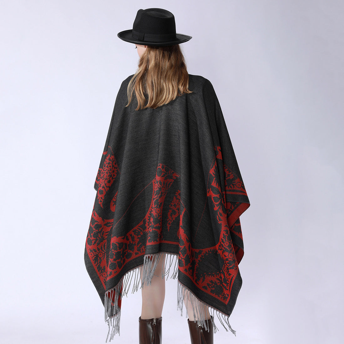 Damen Wendbarer Feinstrick-Poncho mit Jacquardmuster und Fransensaum – Veloura