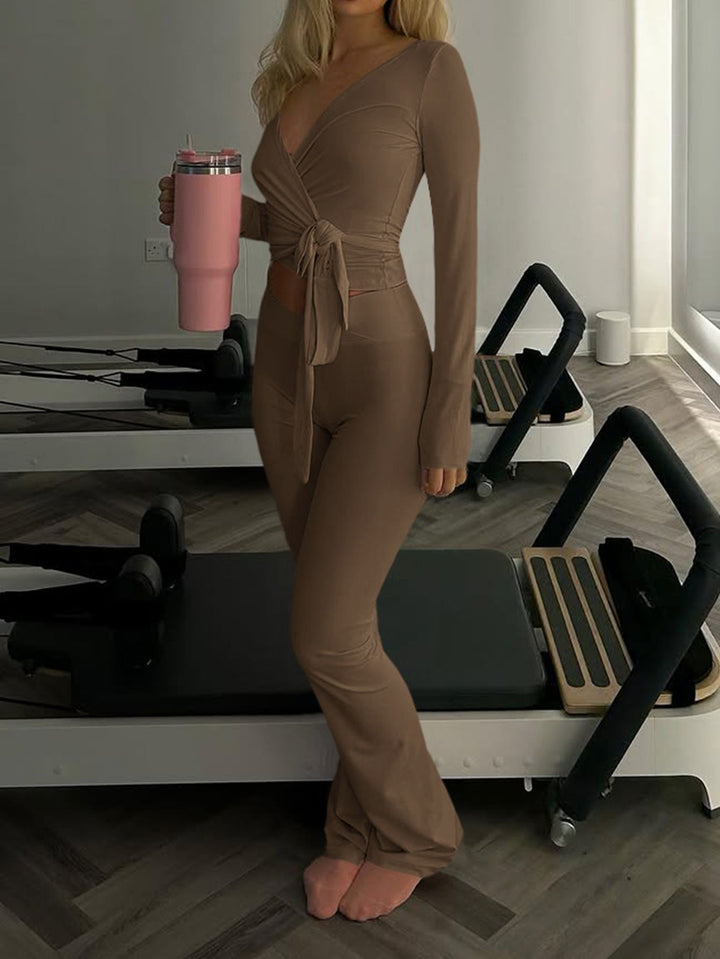 Damen Wickel-Crop-Top mit Knotenbund und Highwaist Bootcut-Leggings-Set – Avérine