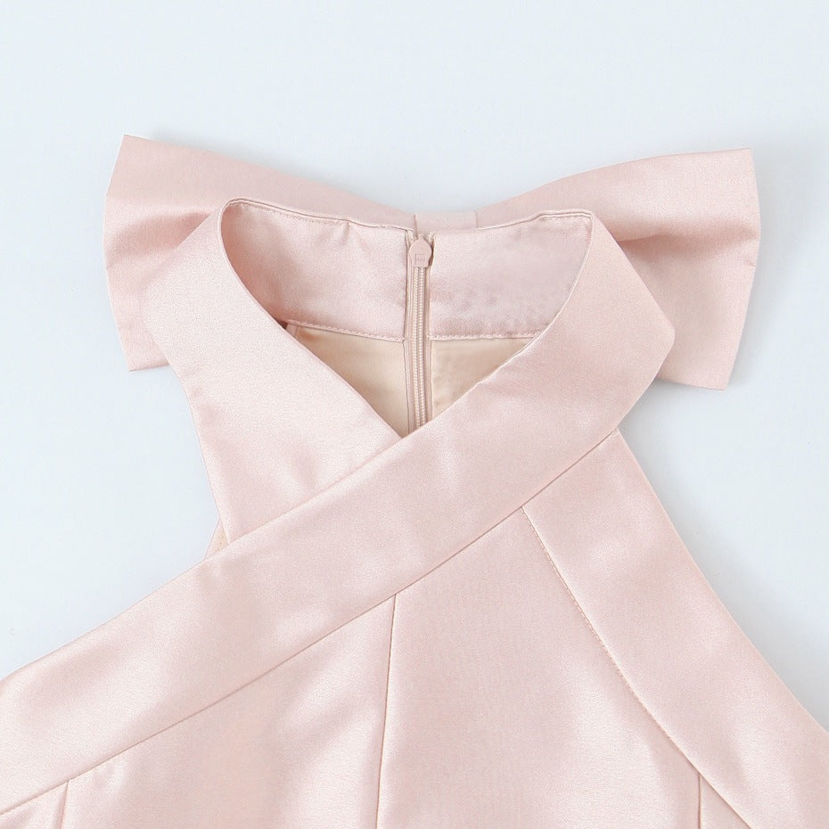 Damen Abendkleid mit asymmetrischem Schnitt und eleganter Rückenverzierung Echo Archiv