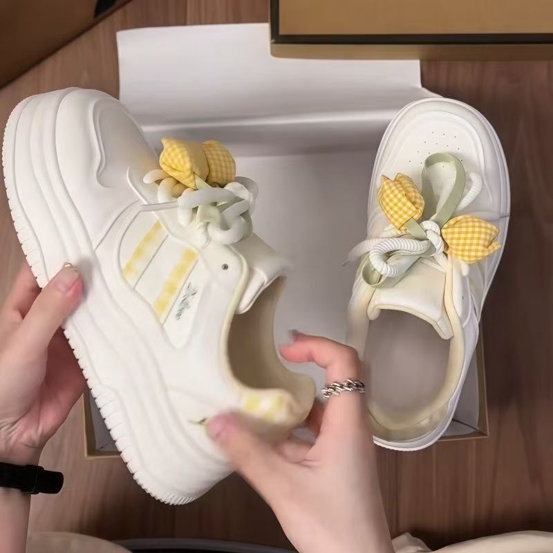 Damen Sneakers mit verspieltem Design und dekorativen Schleifen von Echo Archiv