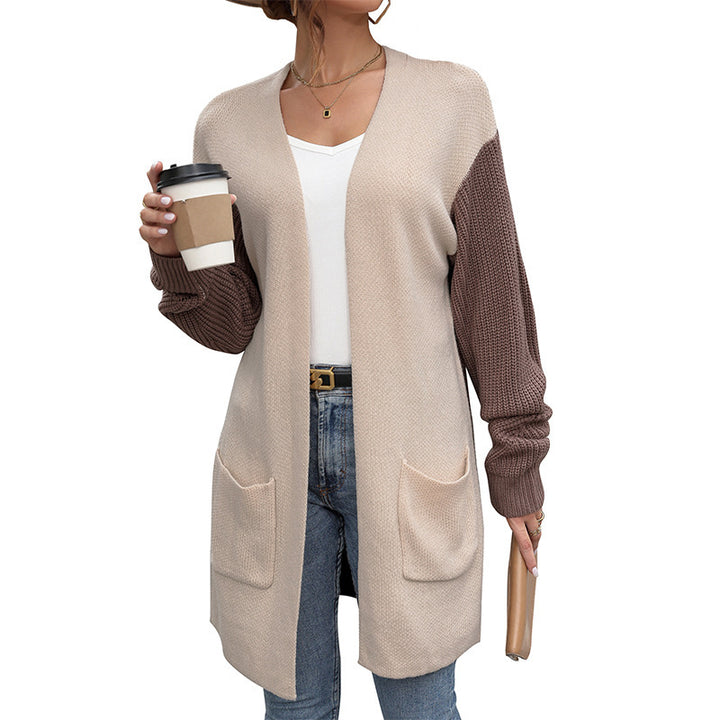 Damen Lange Strickjacke mit Kontrastärmeln und aufgesetzten Taschen Echoarchiv