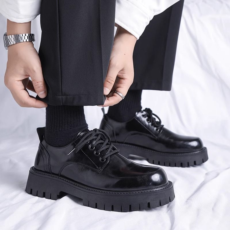 Herren klassische Schnürschuhe mit robustem Profil und elegantem Finish Echoarchiv
