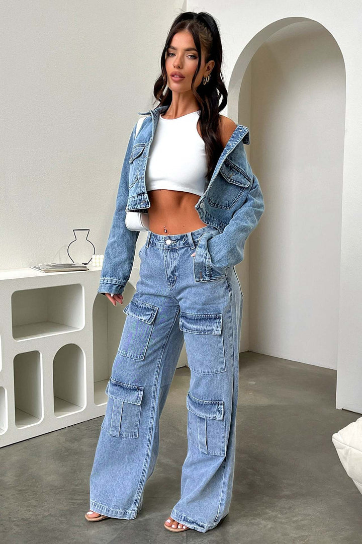 Damen nan High‑Waist Utility-Denimhose mit aufgesetzten Knie-Patches, Cargo‑Taschen und weitem Schlag Echo Archiv