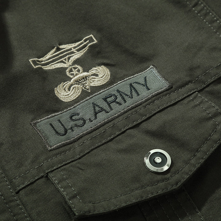 Herren Canvas-Fieldblouson mit hochschließendem Kragen, Schulterepauletten und versteckter Reißverschluss – Taviero