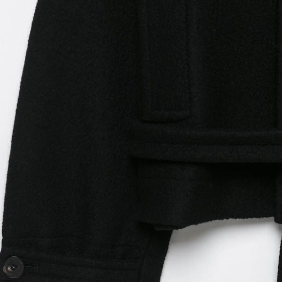 Damen Kurz geschnittener Duffle‑Cape‑Mantel mit hohem Funnelkragen, Knebelverschlüssen und Bindegürtel Echo Archiv