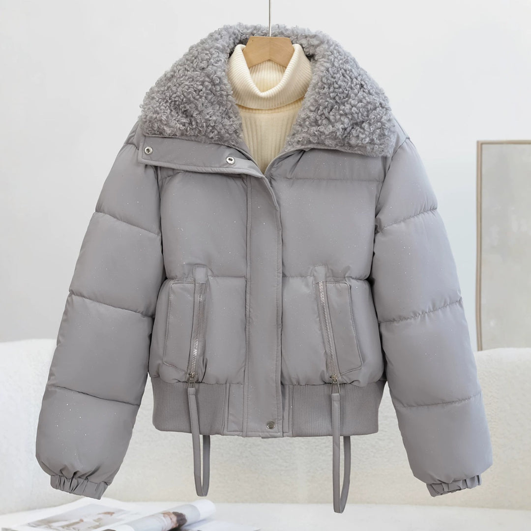 Damen Kurz geschnittene Pufferjacke mit Teddykragen, Reißverschlusstaschen und Rippbündchen Echo Archiv