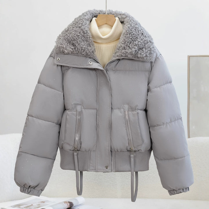 Damen Kurz geschnittene Pufferjacke mit Teddykragen, Reißverschlusstaschen und Rippbündchen Echo Archiv