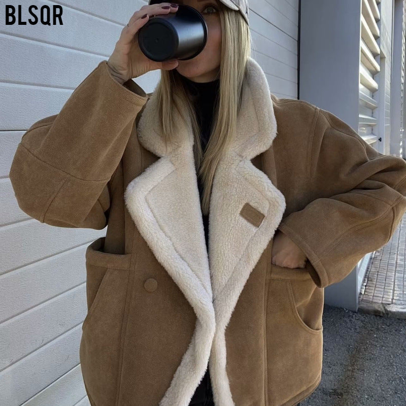 Damen Kurzgeschnittene Fliegerjacke aus Veloursimitat mit Teddyfutter und großem Revers Echo Archiv