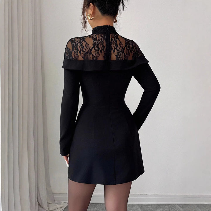 Damen Figurbetontes Minikleid mit Spitzen‑Einsatz, Stehkragen und Drapierung – Avérine