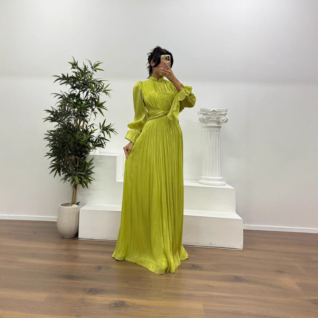 Damen Maxikleid mit figurschmeichelndem Schnitt und eleganter Raffung Echoarchiv