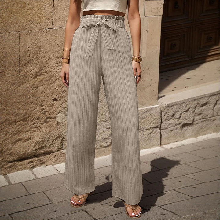 Damen Weite Plissee-Hose mit Paperbag-Bund und Taillenbindegürtel – Avélisse