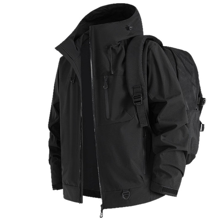 Herren funktionale Outdoor-Jacke mit verstellbarem Kapuzenzug und praktischen Reißverschlusstaschen Echoarchiv