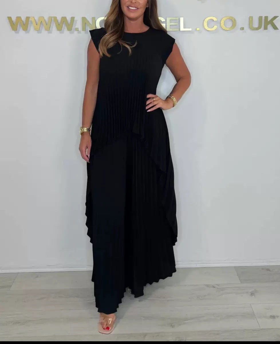 Damen Plissiertes Jumpsuit mit Fließendem Schnitt und Asymmetrischem Design Echoarchiv
