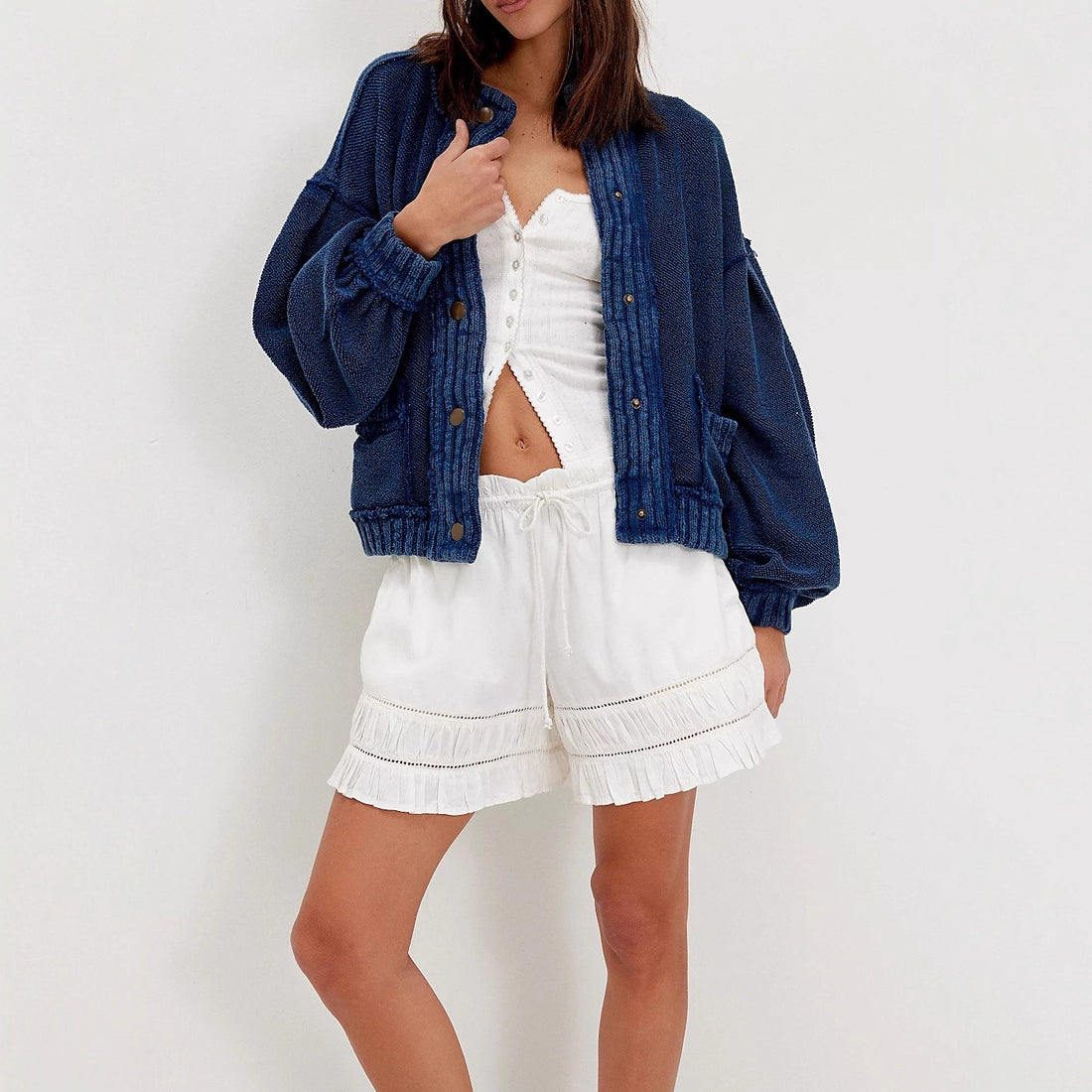 Damen Modische Strickjacke mit Knopfdetails – Veloura