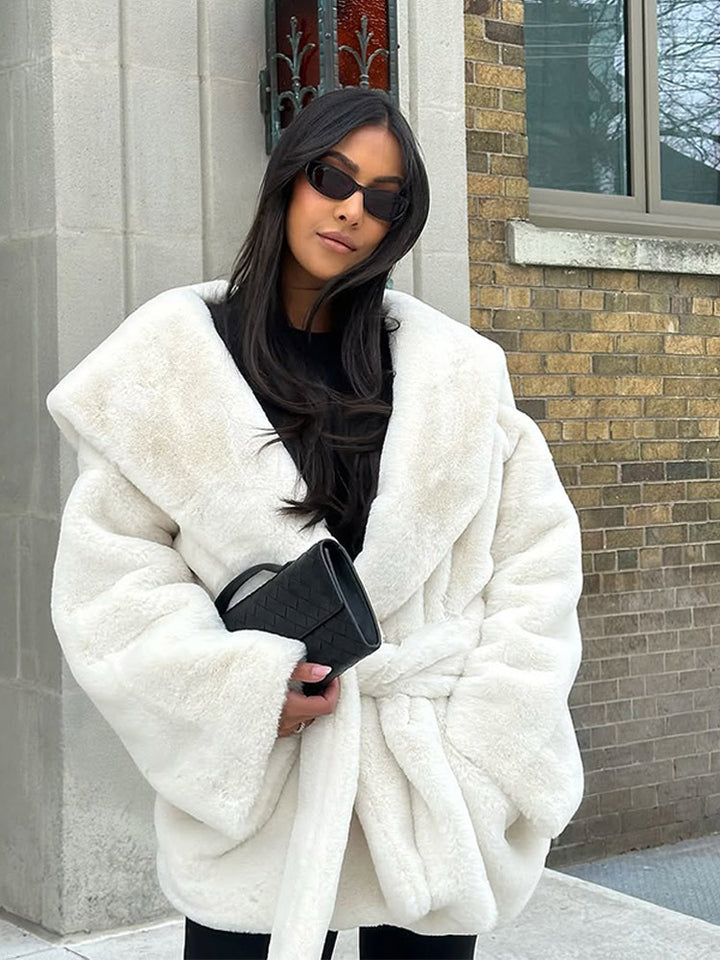 Damen Oversize Teddy-Mantel mit extragroßem Schalkragen und Wickelgürtel Echoarchiv