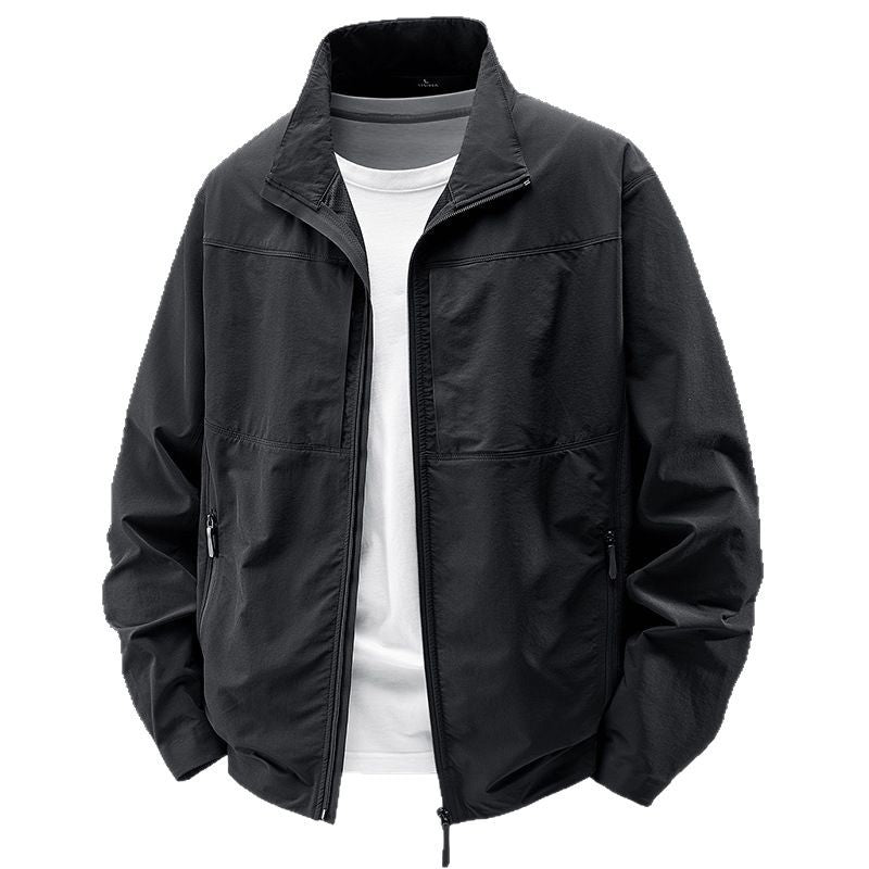 Herren Leichte urbane Windjacke mit Stehkragen, wasserabweisender Gewebemischung und verdeckten Reißverschlüssen Echo Archiv