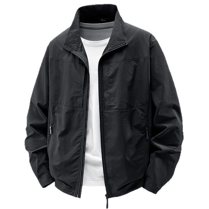 Herren Leichte urbane Windjacke mit Stehkragen, wasserabweisender Gewebemischung und verdeckten Reißverschlüssen Echo Archiv