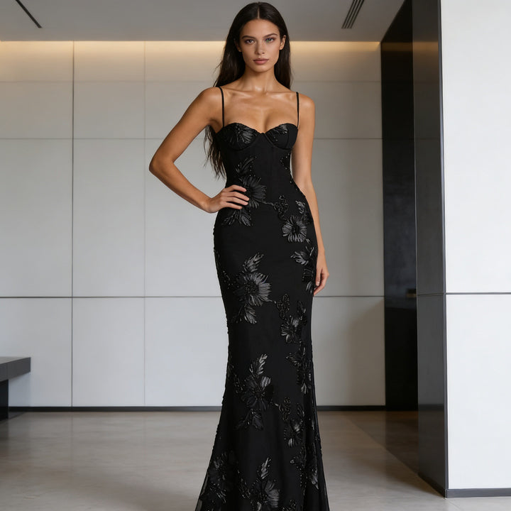 Damen Elegantes Figurbetontes Abendkleid mit floralen Stickereien Echo Archiv