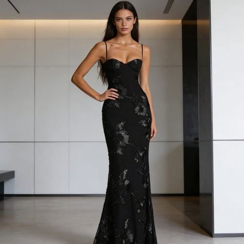 Damen Elegantes Figurbetontes Abendkleid mit floralen Stickereien Echo Archiv