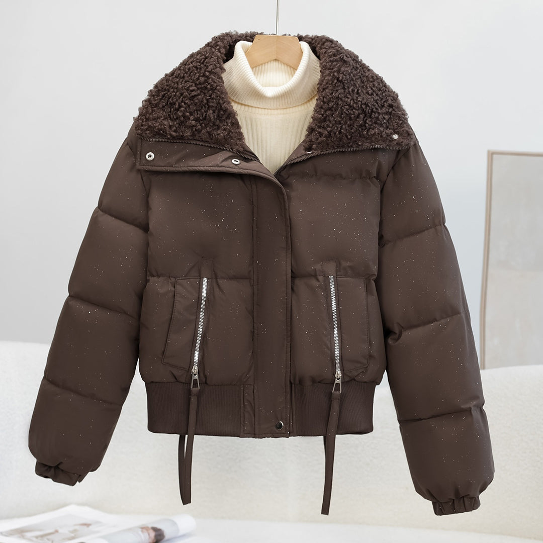 Damen Kurz geschnittene Pufferjacke mit Teddykragen, Reißverschlusstaschen und Rippbündchen Echo Archiv