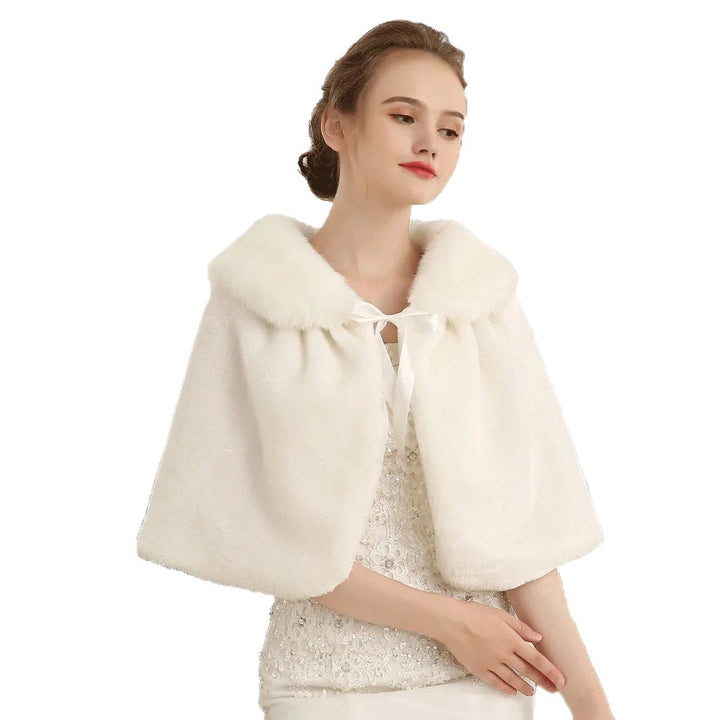 Damen Elegantes Kunstpelz‑Capelet mit Schleifenverschluss und weitem Umlegekragen Echo Archiv