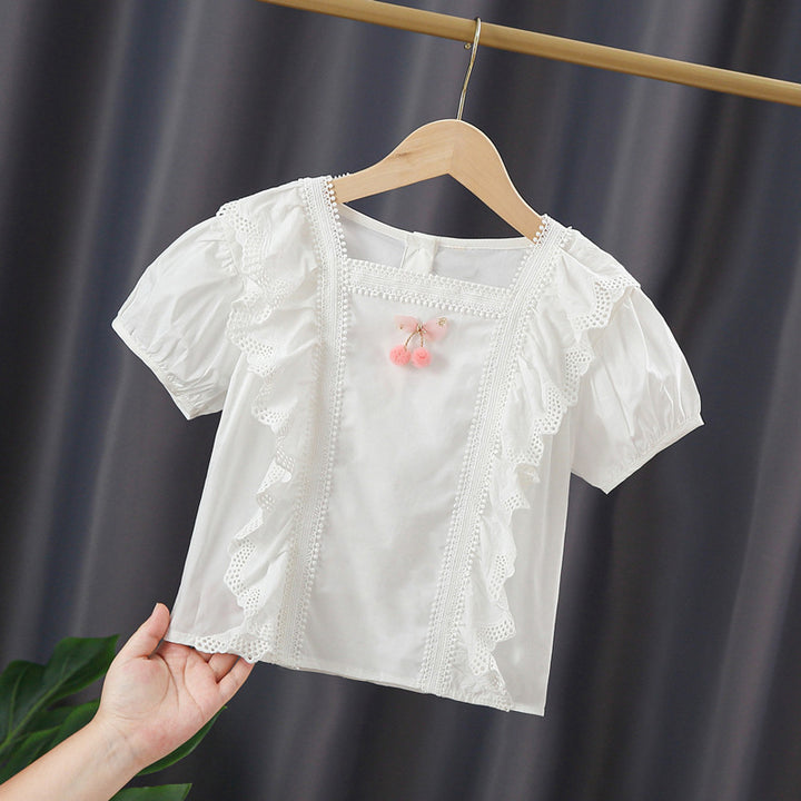 Mädchen Bluse mit verspieltem Rüschendesign und kunstvoller Häkelverzierung Echo Archiv