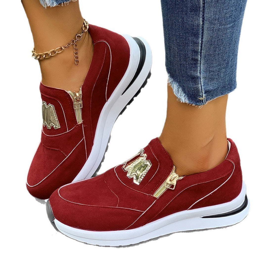 Damen Plateau-Slipper-Sneaker aus Veloursimitat mit seitlichem Zier-Reißverschluss und metallischer Applikation – Névara