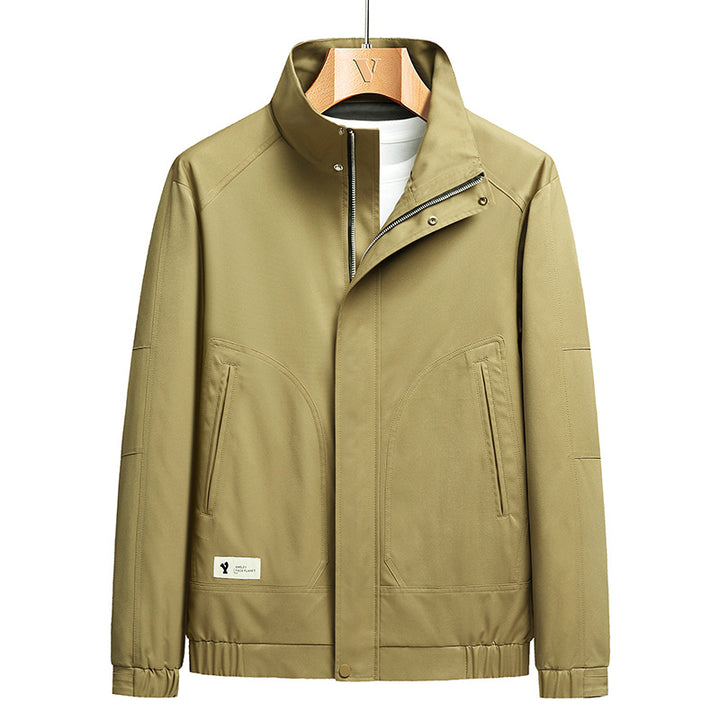 Herren Leichte Softshell-Übergangsjacke im Utility-Minimalstil mit hochschließendem Stehkragen und verdecktem Reißverschluss Echoarchiv