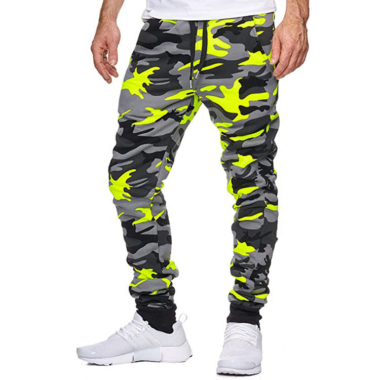 Herren Cargohose mit trendigem Camouflage-Design und elastischem Bund Echoarchiv