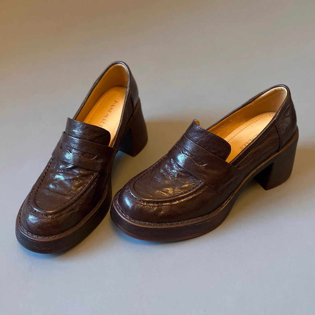 Damen Hochabsatz-Pennyloafer mit massivem Blockabsatz und profilierter Sohle Echo Archiv