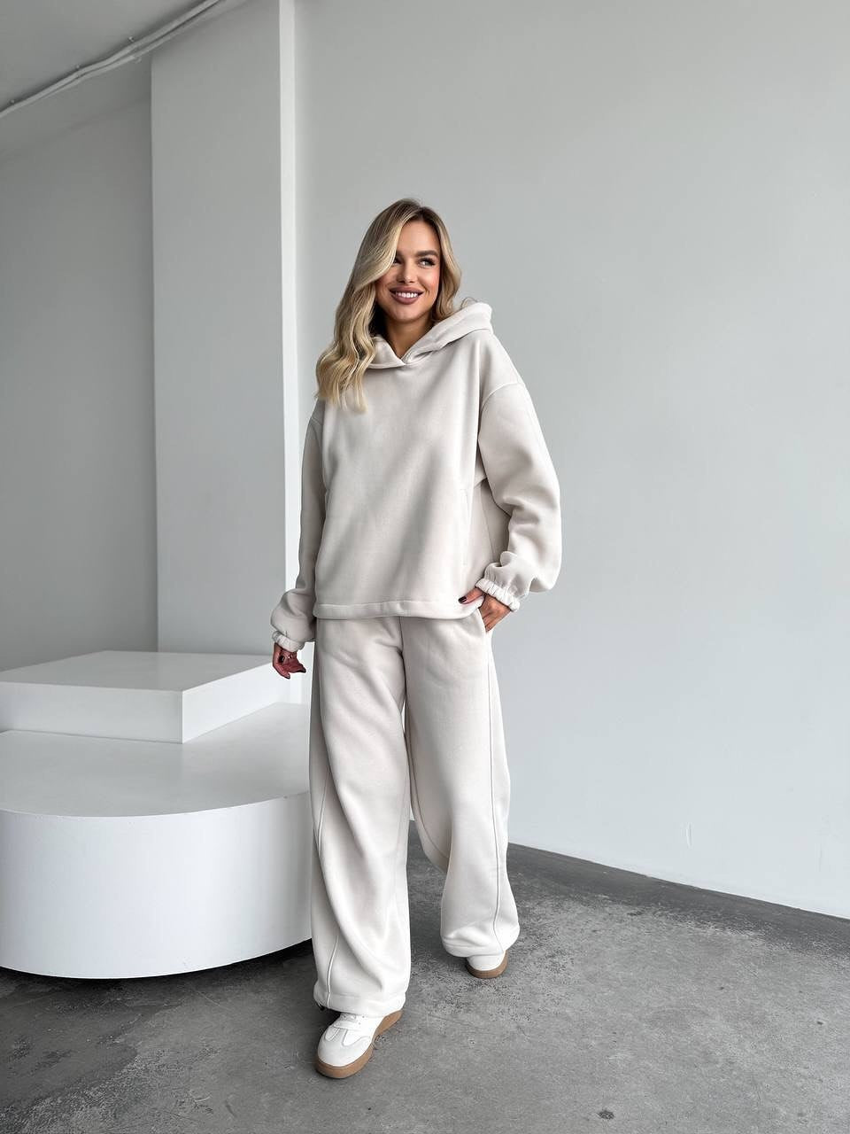 Damen Oversize Loungewear-Set aus schwerem Sweat mit Kapuzenpullover und weitem hochgeschnittenem Jogger – Auréline