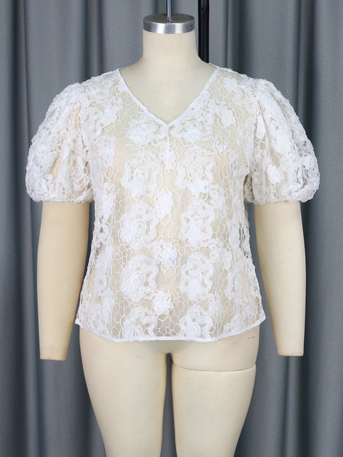 Damen Bluse mit romantischen Spitzenärmeln und floralem Muster – Élovi