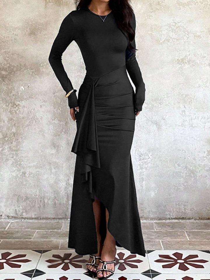 Damen nan eng anliegendes Abendkleid mit langen Ärmeln, geraffter Taille und asymmetrischem Volant Echo Archiv