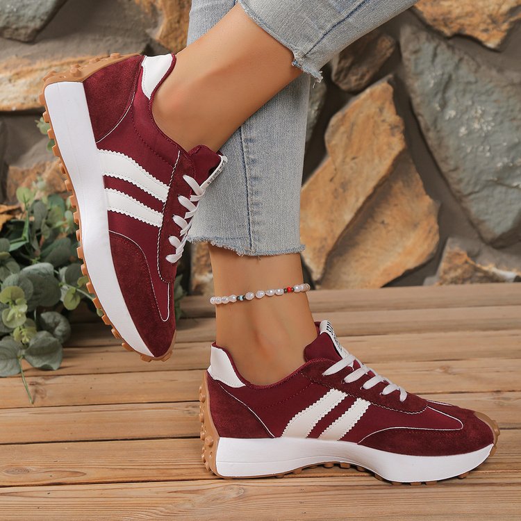 Damen nan retro-inspirierte Plateausneaker aus Veloursleder-Optik mit profilierter Gummisohle Echo Archiv