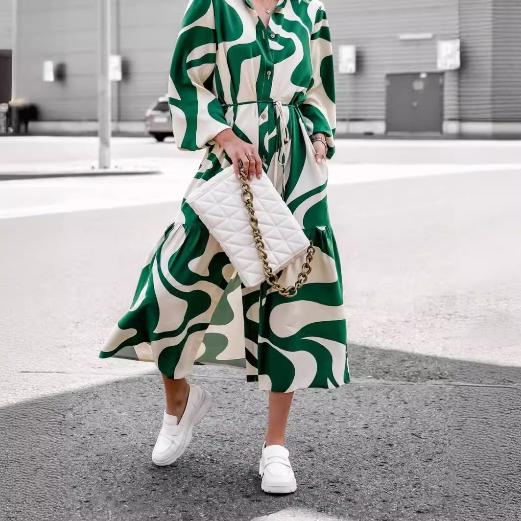 Damen nan gemustertes Hemdblusenkleid mit Taillenkordel, durchgehender Knopfleiste und seitlichem Schlitz Echo Archiv