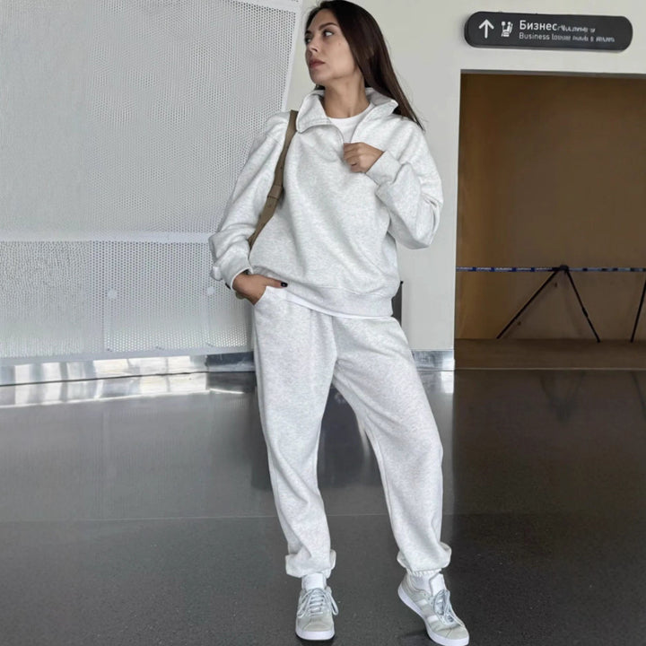 Damen Sweatset mit Halbreißverschluss, oversized Pullover und hochtaillierter weit geschnittener Jogginghose – Avérine