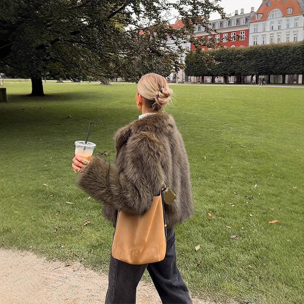 Damen Boxy-Kunstfelljacke mit voluminösem Schalkragen und weicher Teddystruktur Echoarchiv