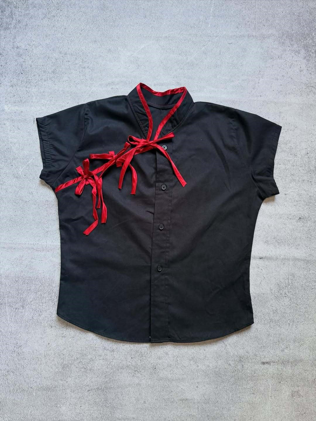 Damen Urbanes Karo-Top mit raffinierten Rüschendetails Echo Archiv