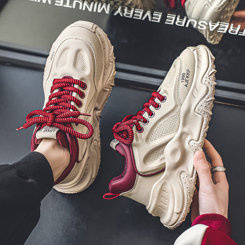 Damen klobige Plateausneaker mit perforiertem Obermaterial gepolstertem Knöchelkragen und griffiger Wellenlaufsohle Echo Archiv