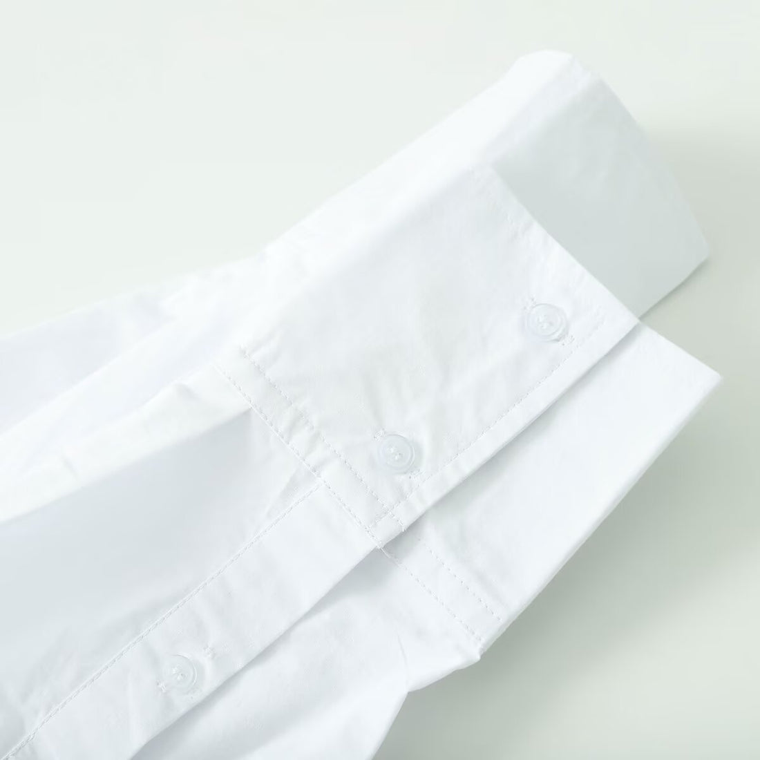 Damen Bluse mit übergroßem besticktem Bubikragen und Bindeschleife Echoarchiv